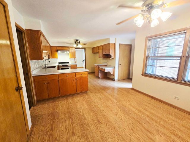 9605 S Kolin Avenue, Oak Lawn, IL 60453