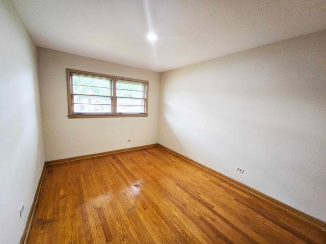 9605 S Kolin Avenue, Oak Lawn, IL 60453