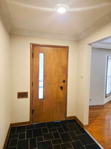 9605 S Kolin Avenue, Oak Lawn, IL 60453