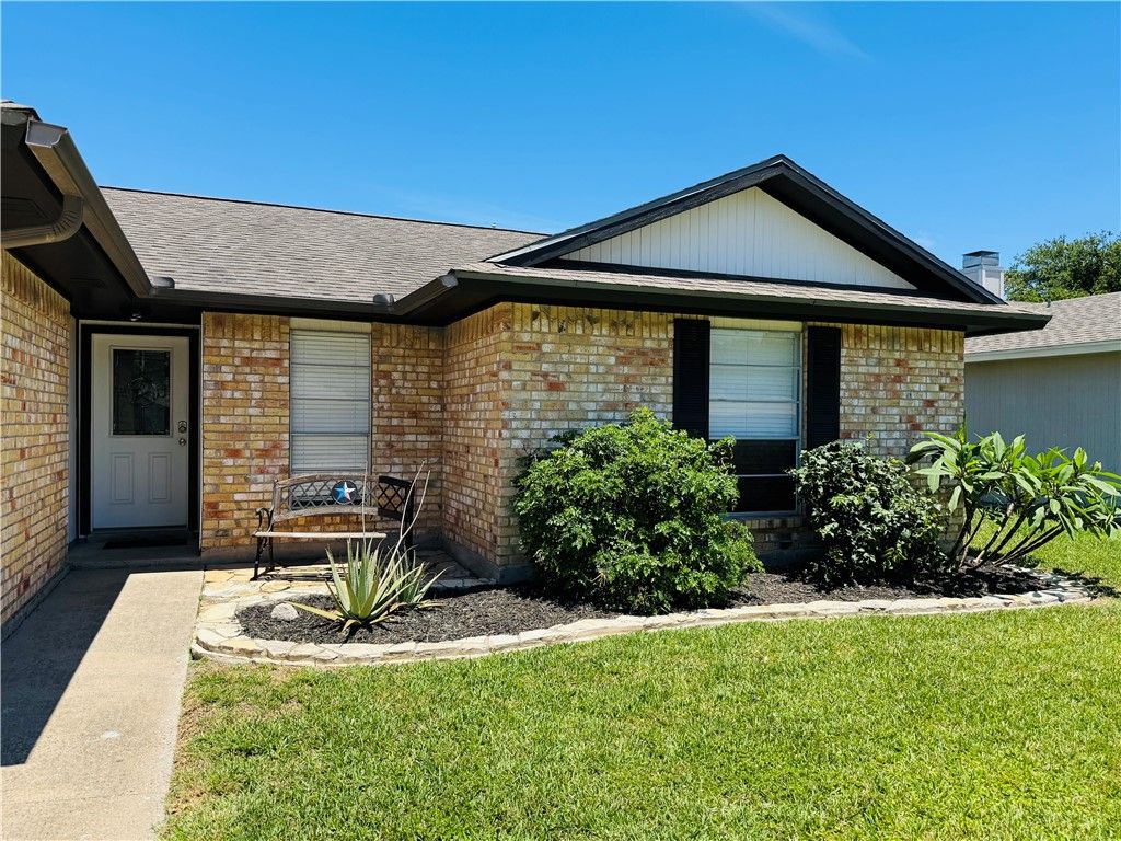 214 Portsmouth Dr, Corpus Christi, TX 78418 — photo 2