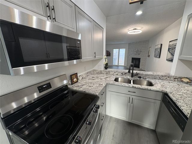 2280 S Jasper Way B, Aurora, CO 80013