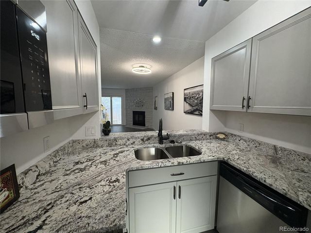 2280 S Jasper Way B, Aurora, CO 80013