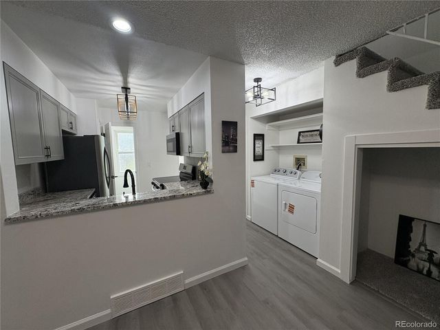 2280 S Jasper Way B, Aurora, CO 80013