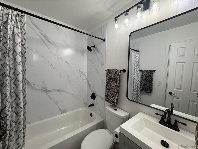 2280 S Jasper Way B, Aurora, CO 80013
