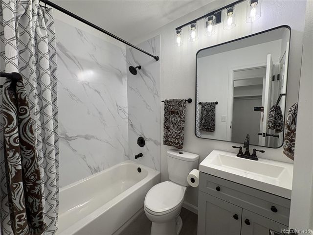 2280 S Jasper Way B, Aurora, CO 80013