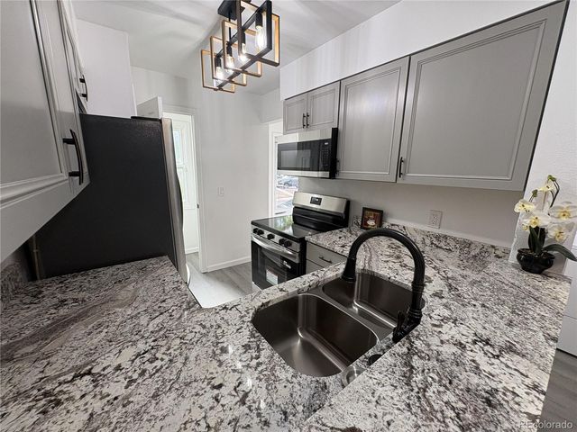 2280 S Jasper Way B, Aurora, CO 80013