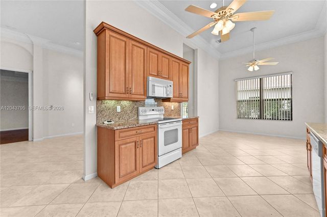 6823 Fabiano Cir, Boynton Beach, FL 33437