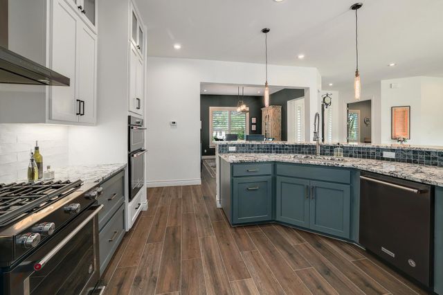 105 Graystone LN, Georgetown, TX 78633