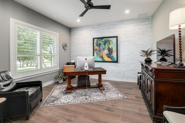 105 Graystone LN, Georgetown, TX 78633