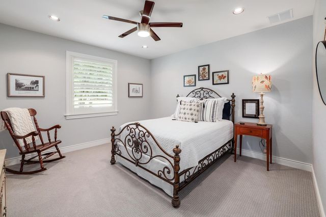 105 Graystone LN, Georgetown, TX 78633