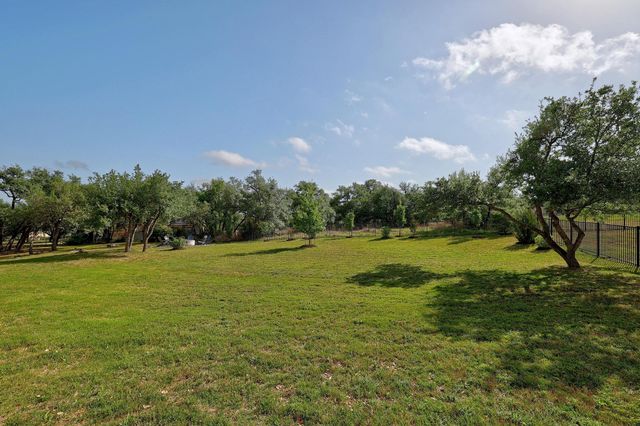 105 Graystone LN, Georgetown, TX 78633