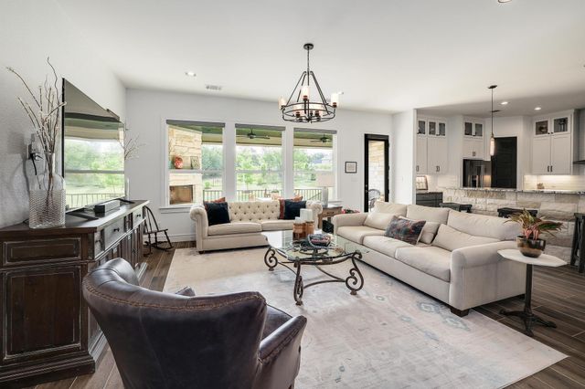 105 Graystone LN, Georgetown, TX 78633