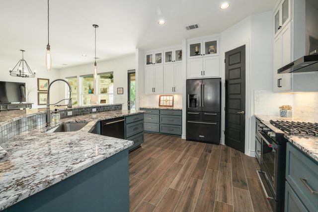 105 Graystone LN, Georgetown, TX 78633