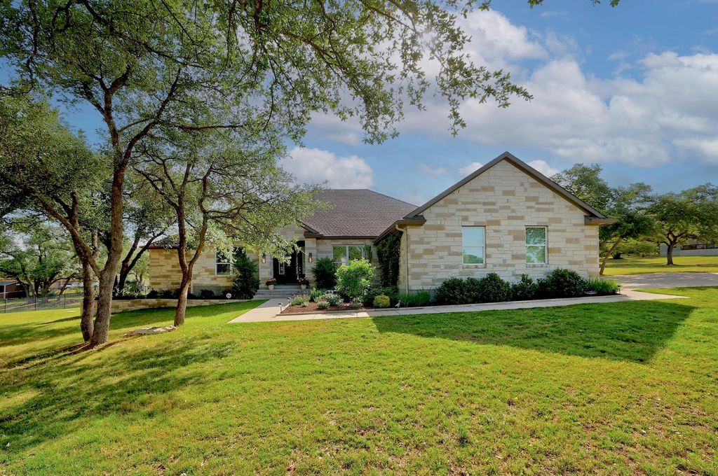 105 Graystone LN, Georgetown, TX 78633