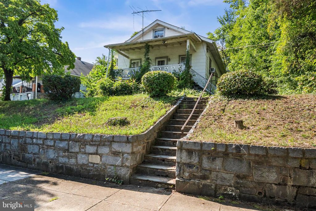 2162 30TH ST NE, Washington, DC 20018