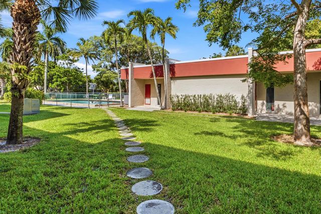 13 Jacaranda Drive 214, Plantation, FL 33324