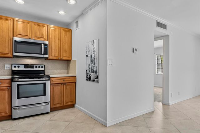 13 Jacaranda Drive 214, Plantation, FL 33324