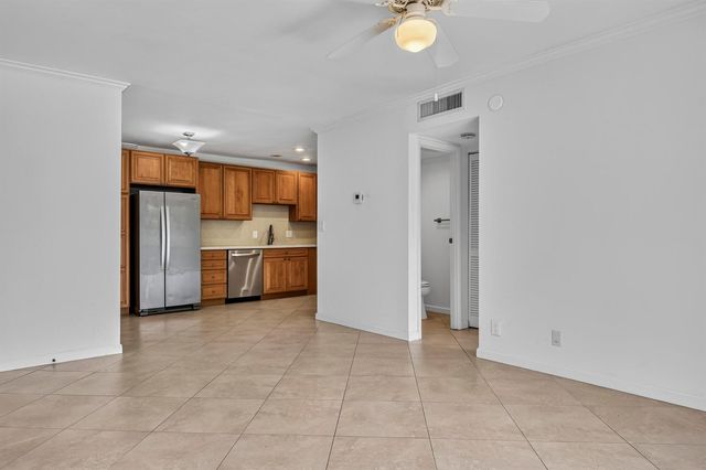 13 Jacaranda Drive 214, Plantation, FL 33324