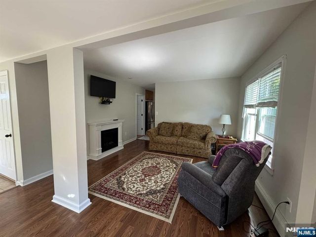 45 Hill Street, Midland Park, NJ 07432