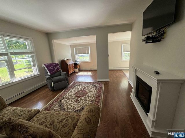 45 Hill Street, Midland Park, NJ 07432