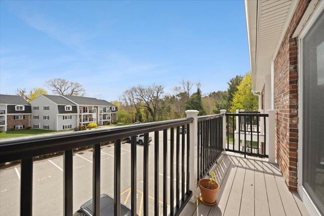 1 Chapel Hill Dr 10, Plymouth, MA 02360