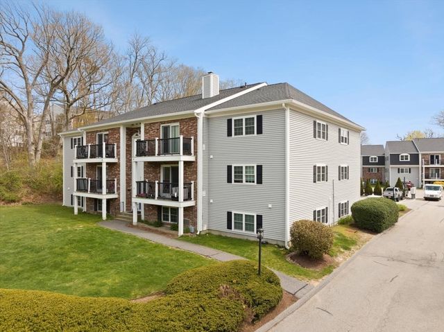 1 Chapel Hill Dr 10, Plymouth, MA 02360