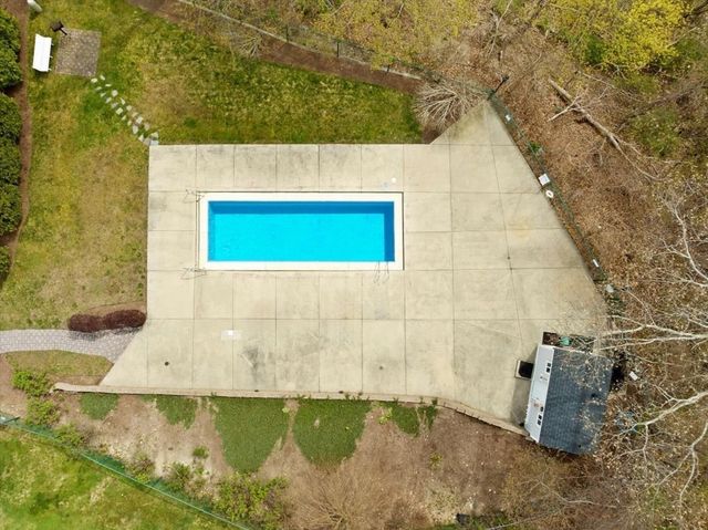 1 Chapel Hill Dr 10, Plymouth, MA 02360