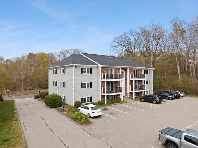 1 Chapel Hill Dr 10, Plymouth, MA 02360