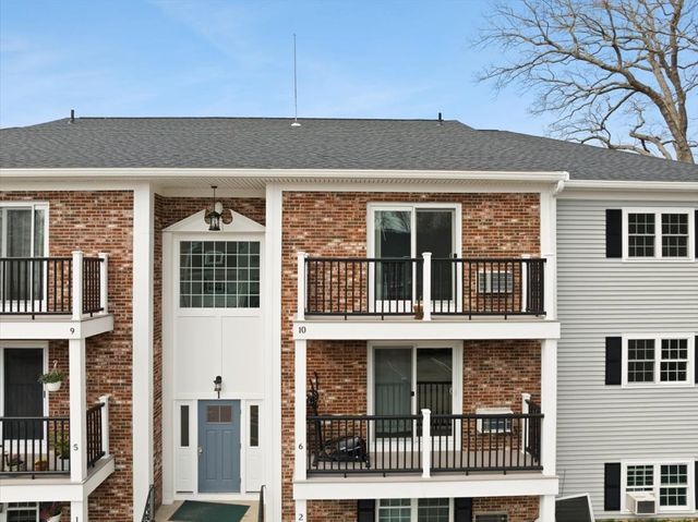 1 Chapel Hill Dr 10, Plymouth, MA 02360
