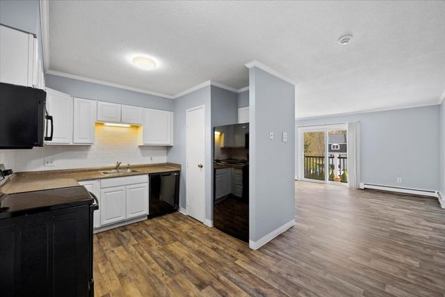 1 Chapel Hill Dr 10, Plymouth, MA 02360