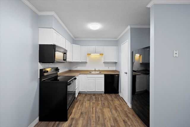 1 Chapel Hill Dr 10, Plymouth, MA 02360