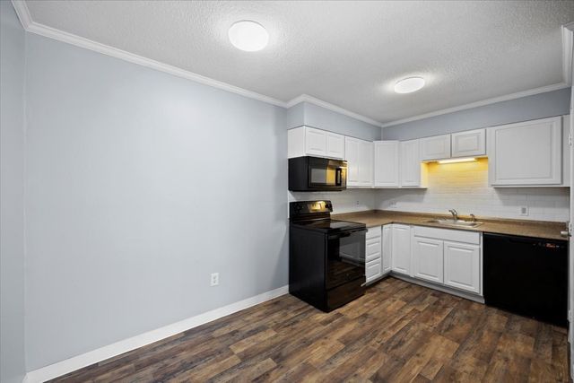 1 Chapel Hill Dr 10, Plymouth, MA 02360