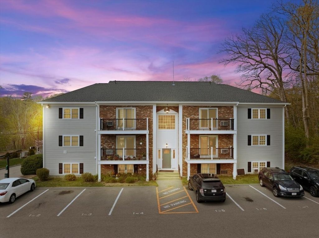 1 Chapel Hill Dr 10, Plymouth, MA 02360