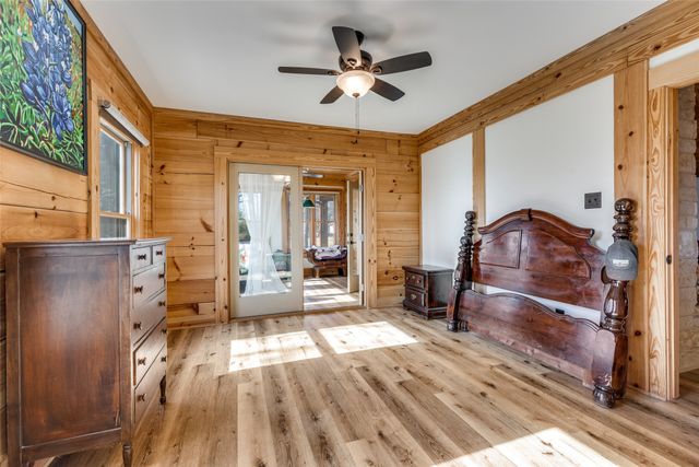 424 Inwood Road, Azle, TX 76020