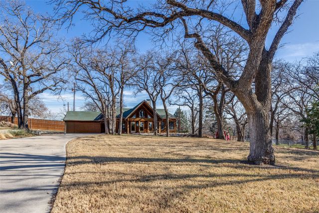 424 Inwood Road, Azle, TX 76020