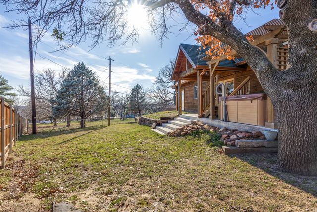 424 Inwood Road, Azle, TX 76020