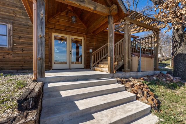 424 Inwood Road, Azle, TX 76020