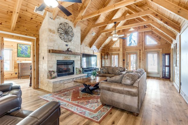 424 Inwood Road, Azle, TX 76020