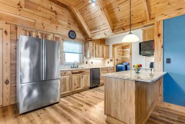 424 Inwood Road, Azle, TX 76020