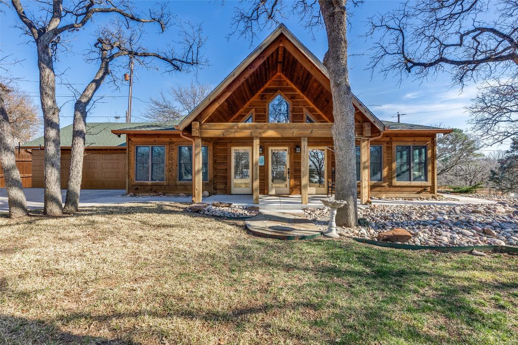 424 Inwood Road, Azle, TX 76020
