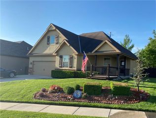 22325 W Cedar Street, Tonganoxie, KS 66086