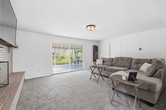 126 Hereford Dr, North Fayette, PA 15071