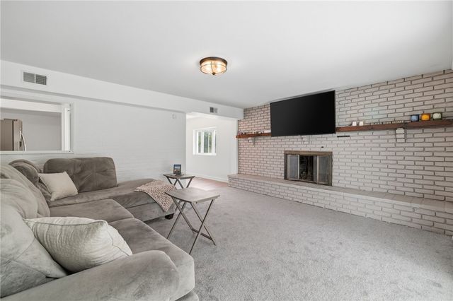 126 Hereford Dr, North Fayette, PA 15071