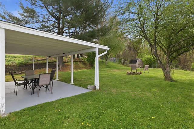 126 Hereford Dr, North Fayette, PA 15071