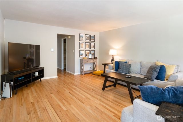 1573 NW 90th Street, Seattle, WA 98117