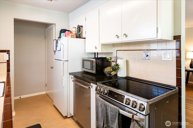 1573 NW 90th Street, Seattle, WA 98117