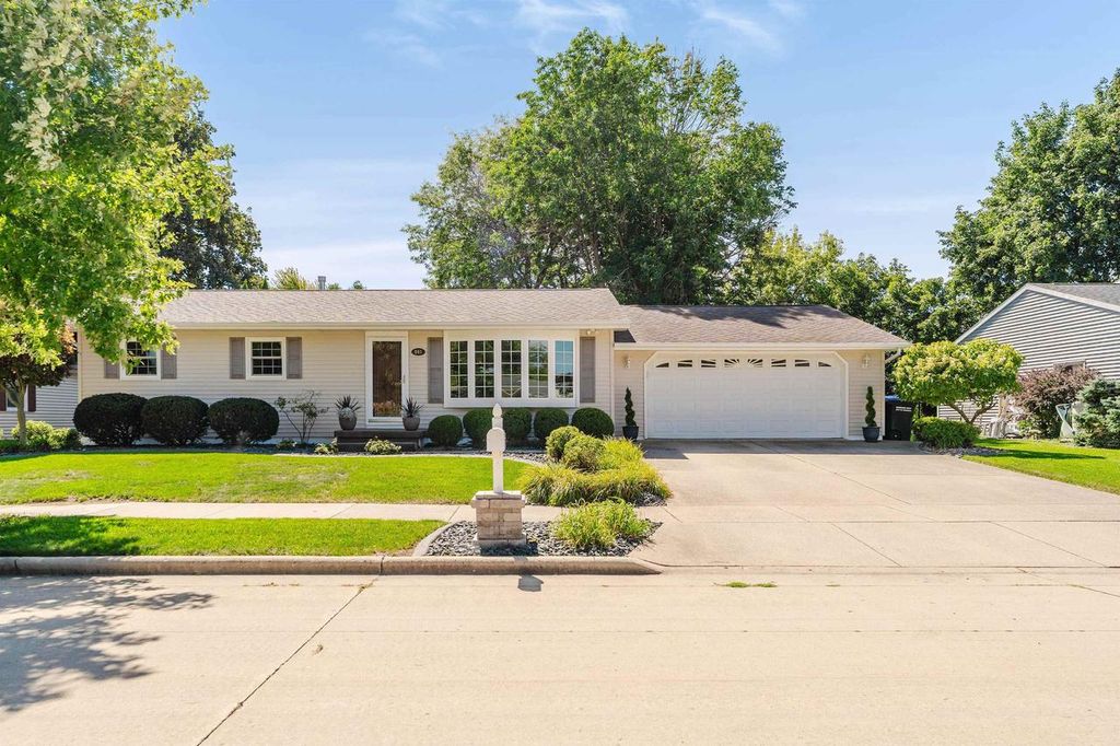 841 ECKARDT COURT, Oshkosh, WI 54902