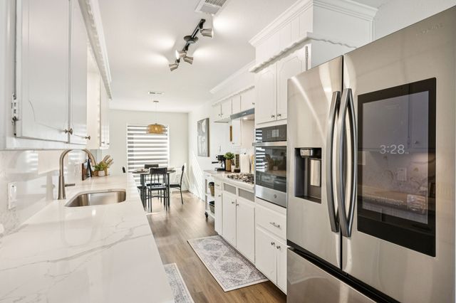 1720 Acorn Lane, Hurst, TX 76054