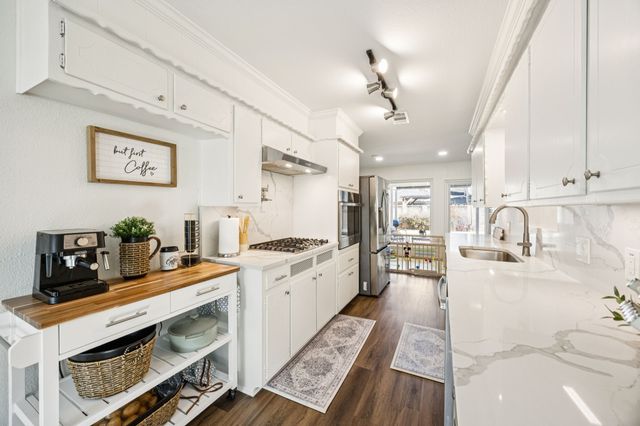 1720 Acorn Lane, Hurst, TX 76054