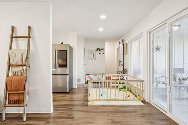 1720 Acorn Lane, Hurst, TX 76054